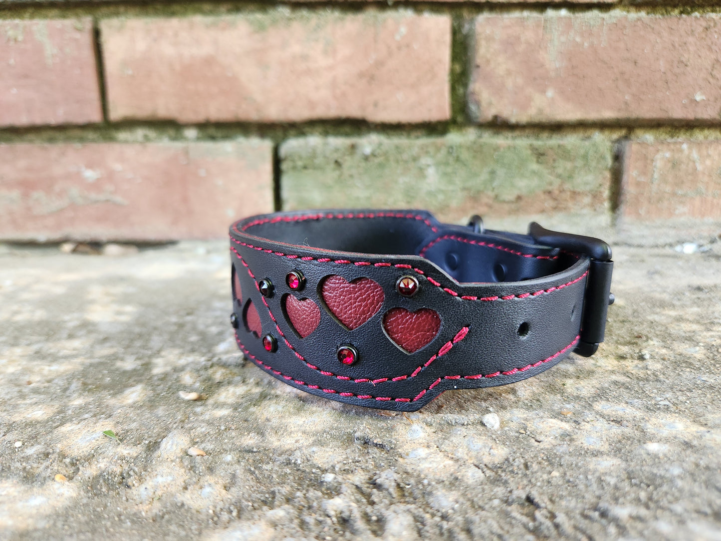 10.5-14.5in Hearts Collar
