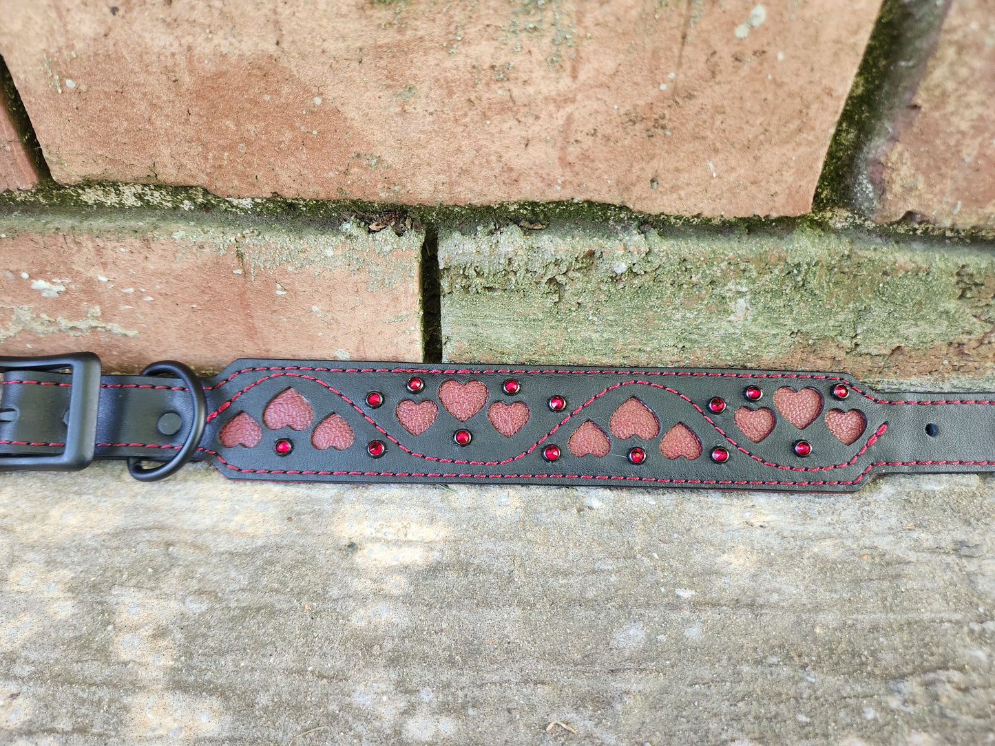 10.5-14.5in Hearts Collar