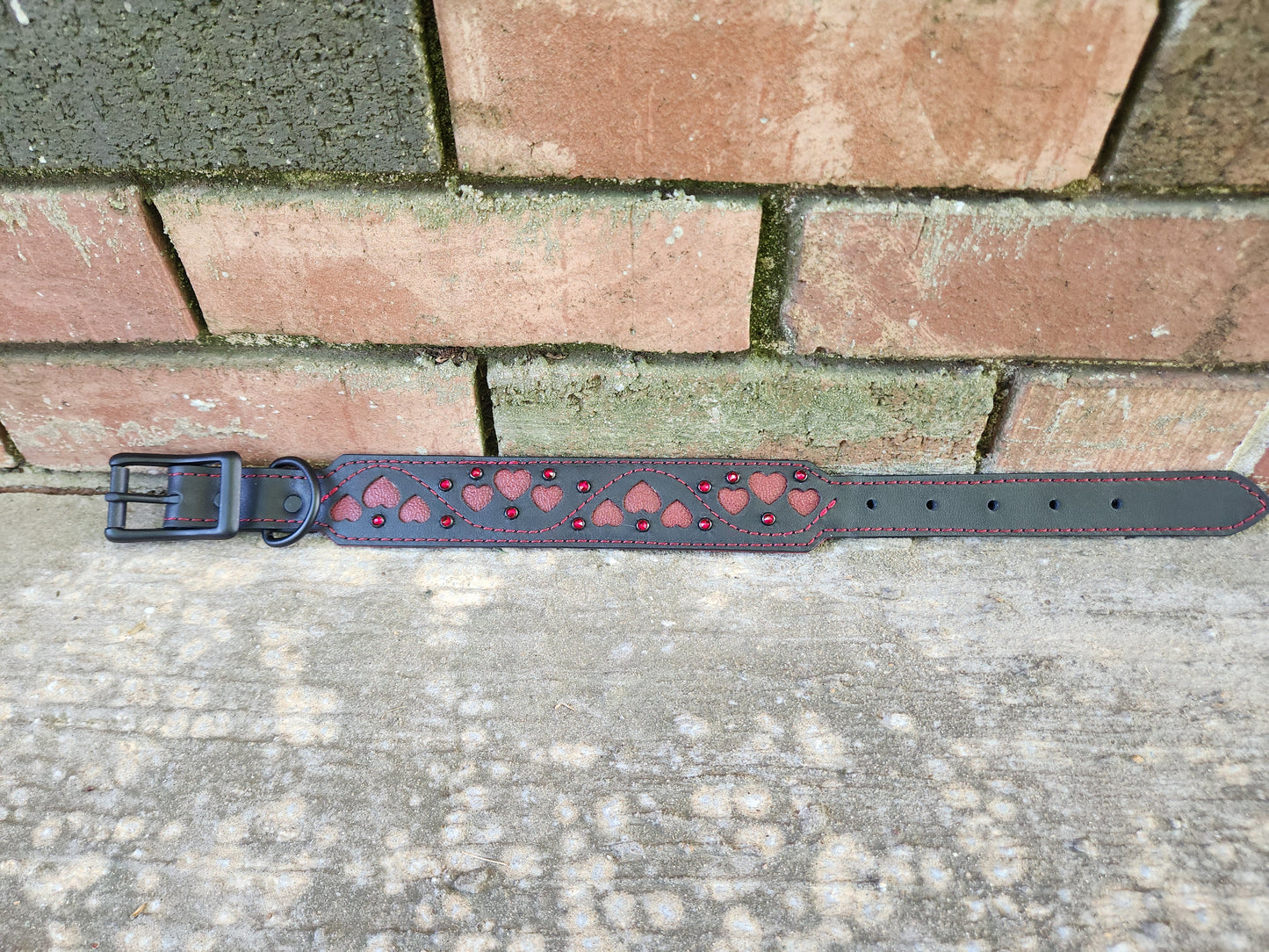 10.5-14.5in Hearts Collar