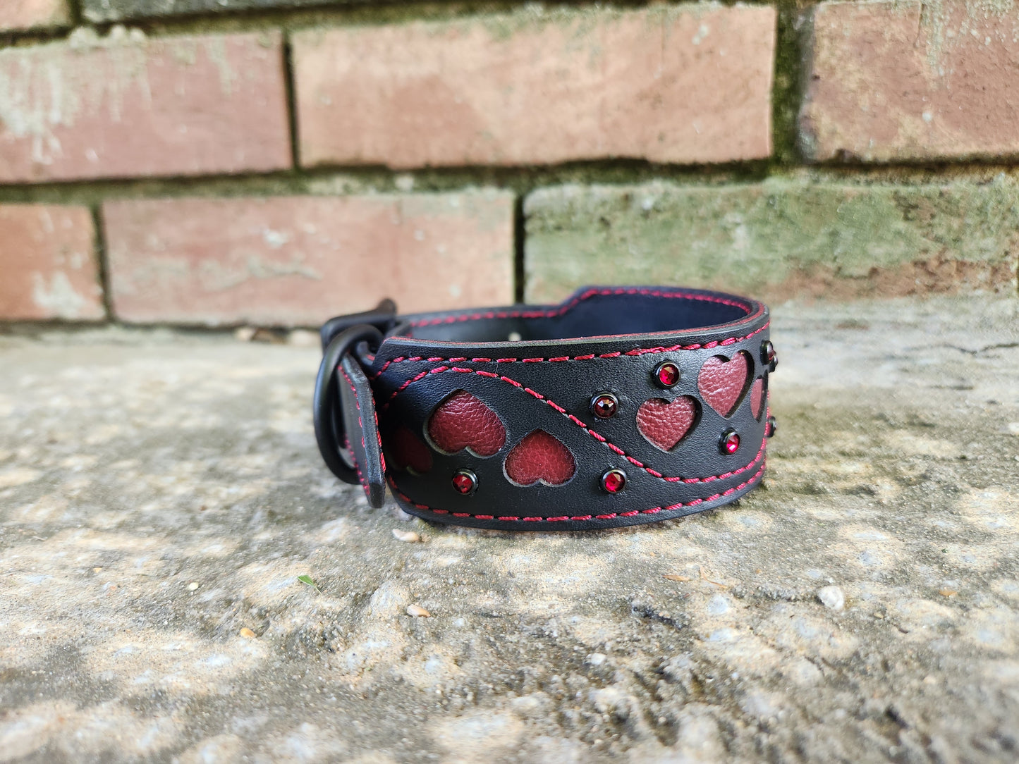 10.5-14.5in Hearts Collar